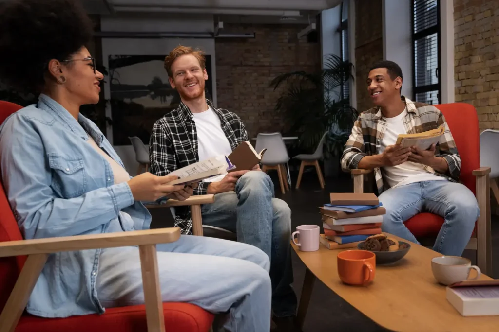 personas en club de lectura